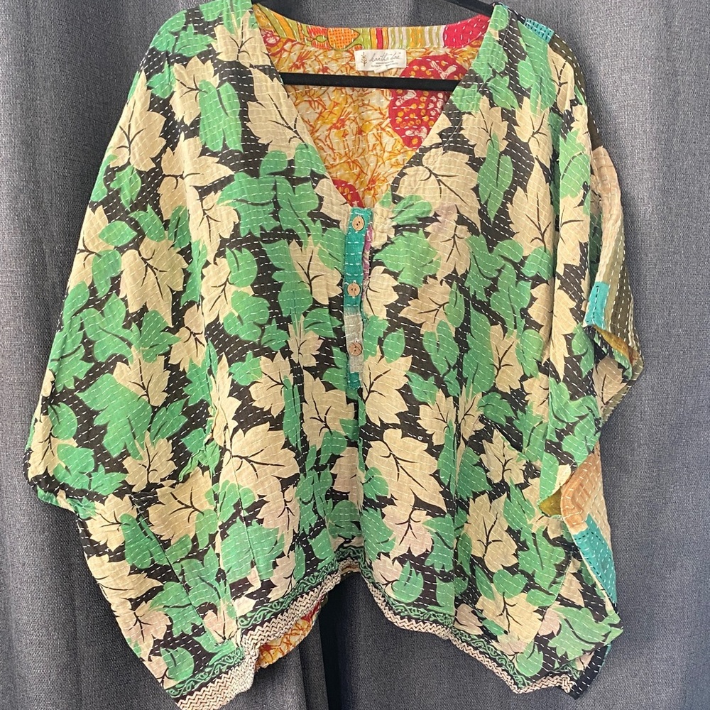 Shortie Muu. Patterned Green and Cream Women's Top